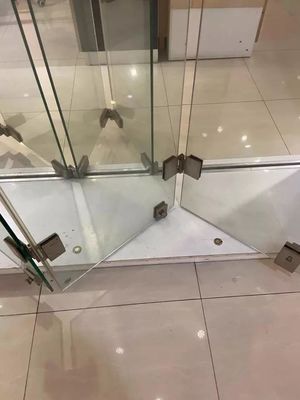 진크 합금 유리 하드웨어 슬라이딩 접착형 프레임 없는 유리 시스템 내부 양복문