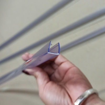 좋은 가격 샤워 실리콘 봉쇄 스트립 120 인치 유리 문 누출을 방지하고 물 손상을 중지 온라인으로