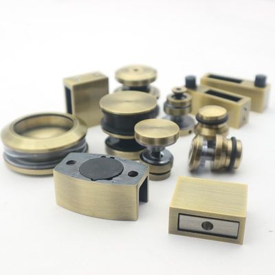 좋은 가격 폴란드 금 롤러와 프레임 없는 디자인 스타일의 프레임 없는 SS304 슬라이딩 도어 시스템 온라인으로